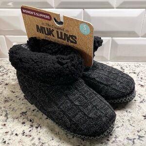 Muk Luks Black Knit Bootie Slippers Size S NWT